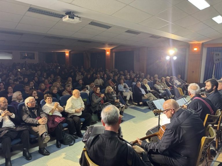 ΑΙΚΑΤΕΡΙΝΕΙΑ στο κατάμεστο Πνευματικό Κέντρο: Οι ρεμπέτες συνάντησαν τον Ξαρχάκο