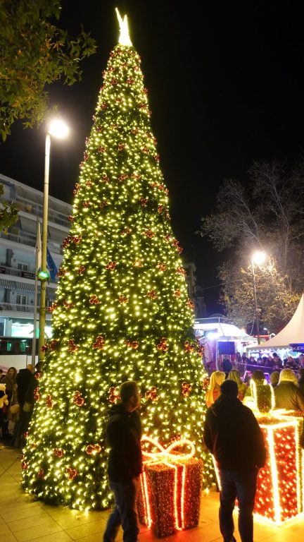 Ήρθαν τα Χριστούγεννα στην Κατερίνη -Την Τρίτη 03 Δεκεμβρίου & ώρα 19:00 ανάβουμε το δέντρο της πόλης στην πλατεία Ελευθερίας