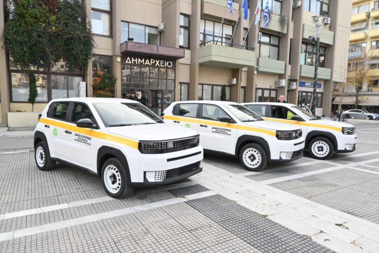 Τρία νέα ηλεκτρικά οχήματα ενισχύουν τον στόλο του Δήμου Κατερίνης – Επένδυση στην κοινωνική φροντίδα & τη βιώσιμη κινητικότητα
